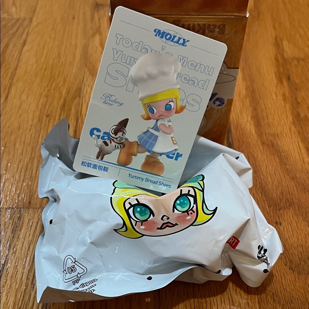 Molly Yummy Bread Shoes Toy Pop mart  100%authentic!